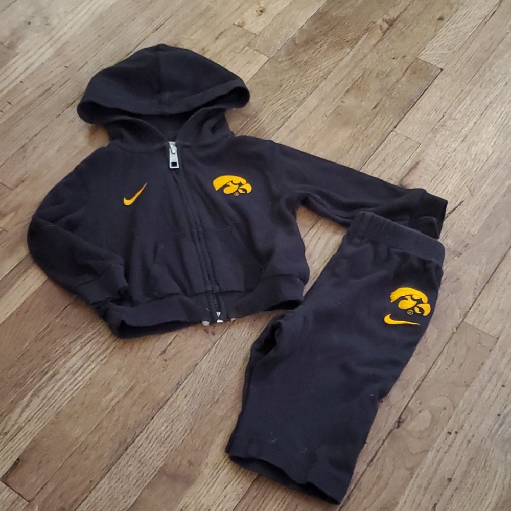 Hawkeyes zip-up hoodie and sweatpants